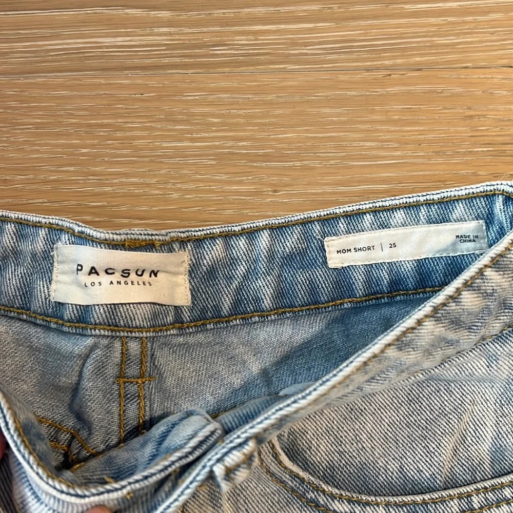 PacSun High Rise Mom Shorts Light Wash Jean Shorts Demin Size 25 Acid Wash - Picture 2 of 5